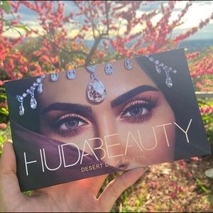 huda beauty desert dusk eyeshadow palette